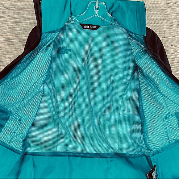The North Face NWT Resolve 2 Rain Windbreakers Hooded Jacket Size XS/TP - Picture 12 of 12
